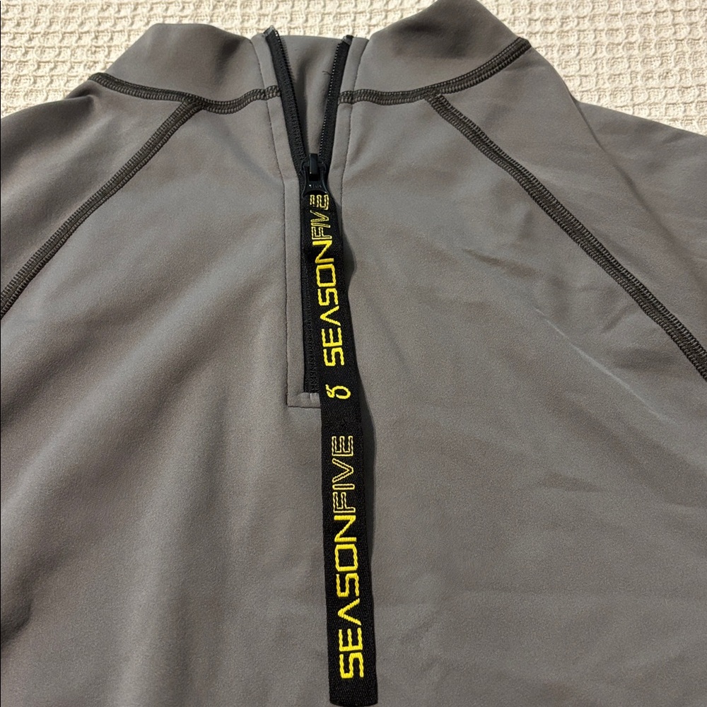 Season Five Rash Guard - Picture 4 of 7